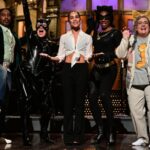 'SNL': Zoe Kravitz hace su debut como anfitriona, pero varias Catwoman bloquean su monólogo