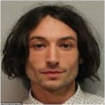 Foto policial: Ezra Miller fue arrestado el domingo por la noche después de un incidente en un bar de kareoke en Hawái.  Ahora, la pareja que supuestamente rescató al actor de la cárcel ha presentado una orden de readiestramiento.