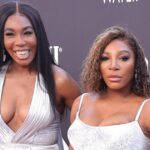 Venus y Serena Williams deslumbran con vestidos de cristal en los Critics' Choice Awards