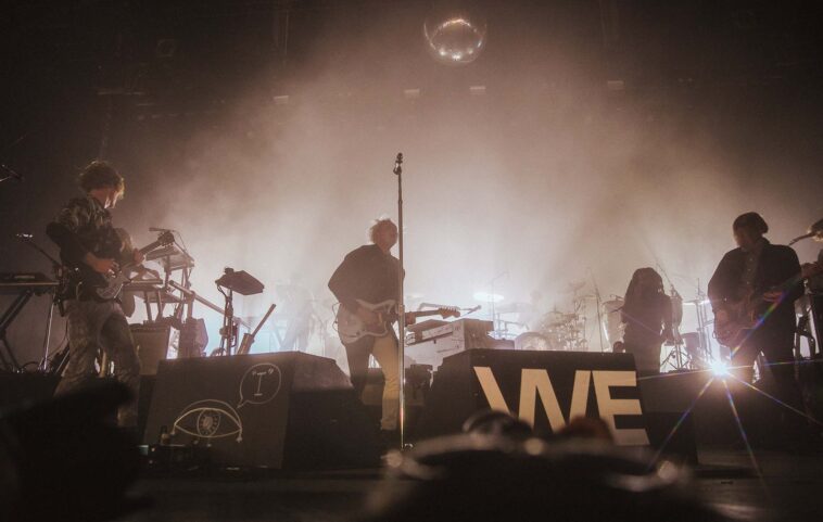 Arcade Fire detiene la sorpresa emocional de Coachella 2022 lista para llamar a los médicos