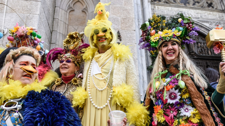 Desfile del gorro de Pascua de Nueva York dibuja atuendos salvajes, ¡es la temporada!