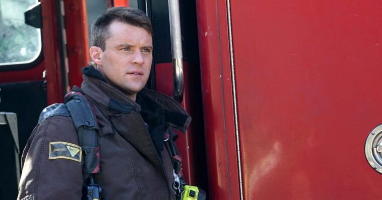 El jefe de 'Chicago Fire' se burla del regreso final de la temporada 10 de Jesse Spencer