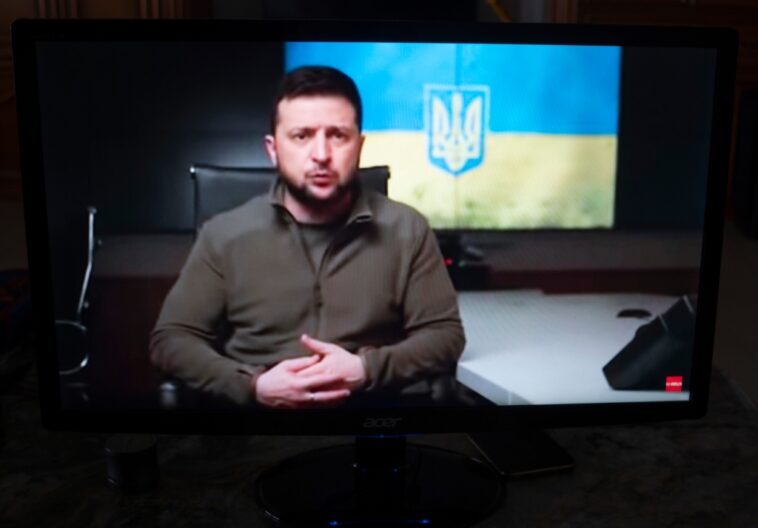 El presidente ucraniano Volodymyr Zelensky aparece en los Grammy a través de un video;  Cómo surgió el momento