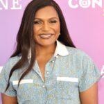 El vestido lila de Mindy Kaling es cómo te haces sexy para la primavera