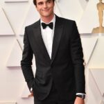 Obsesionado: después de que el actor australiano Jacob Elordi (en la foto) regresara a su país de origen esta semana, los fanáticos de Melbourne han dedicado su tiempo a ver al actor mientras pasa tiempo con amigos en la ciudad.  Fotografiado en los Oscar en Los Ángeles el mes pasado.