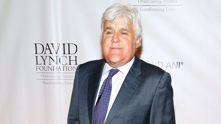 Jay Leno comparte la parte "más inquietante" del incidente de la bofetada de los Oscar de Will Smith para él: "Fueron los gritos de obscenidades"