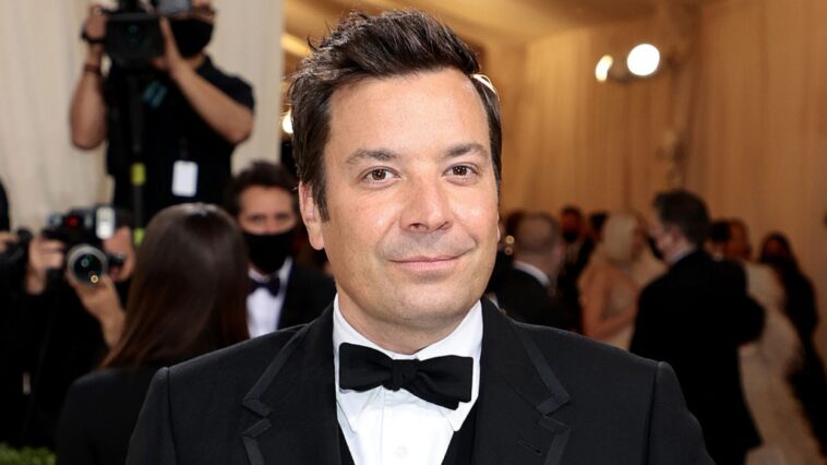 Jimmy Fallon habla sobre el viaje "extraño" de llegar a la lista de los más vendidos del NYT por quinta vez con 'Nana Loves You More'