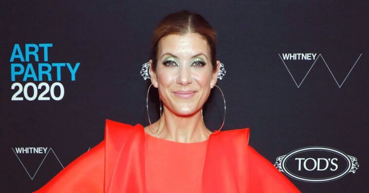 Kate Walsh se divierte interpretando a la 'estadounidense fea' en 'Emily In Paris'