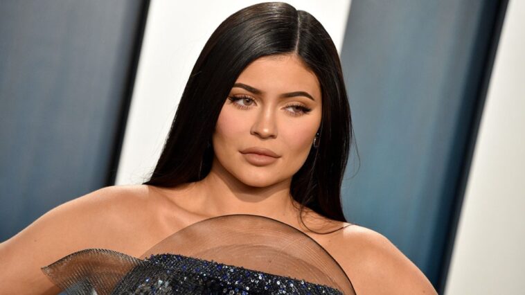 Kylie Jenner testifica que le advirtió al hermano Rob Kardashian sobre Blac Chyna, recuerda haber recibido un mensaje de texto amenazante