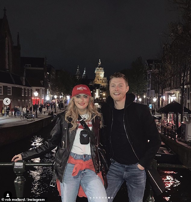 Amigos fuera de la pantalla: la ex pareja de Corrie en la pantalla, Rob Mallard y Katie McGlynn, se reunieron para una escapada de Pascua a Ámsterdam esta semana