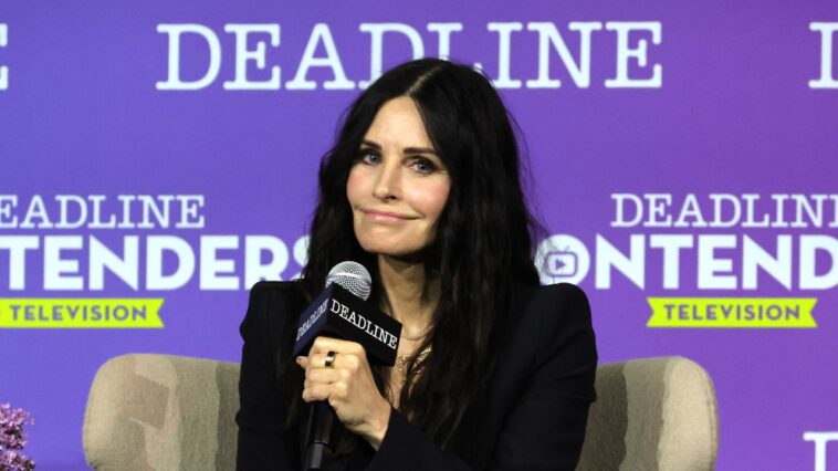 La hija de 17 años de Courteney Cox quiere que su mamá deje de bailar en las redes sociales