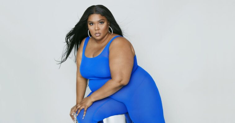 Lizzo llevó la tendencia recortada al extremo con estas mallas Yitty