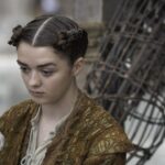 Maisie Williams recuerda su primer disfraz de Game of Thrones que requería sujetador