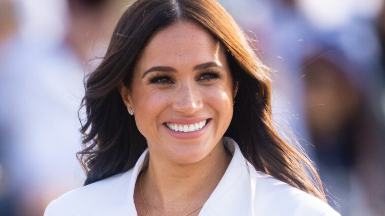 Meghan Markle acaba de clavar la tendencia 'Blazer como top'