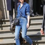 Increíble: Michelle Dockery se veía elegante mientras lucía un conjunto de mezclilla doble mientras disfrutaba del sol en Londres el sábado.