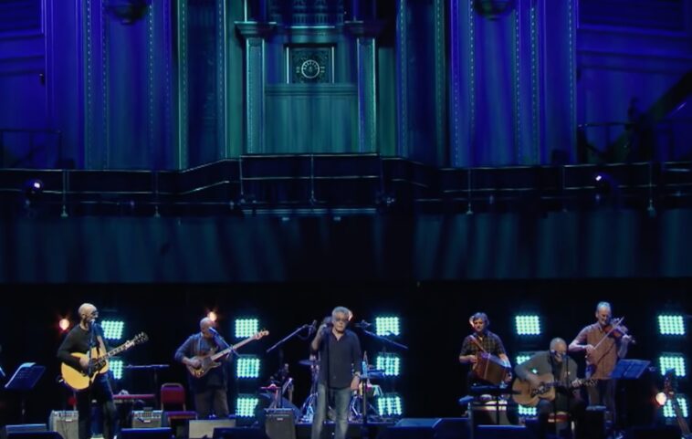 Mira a The Who tocar orquestal 'Behind Blue Eyes' en 'Colbert'