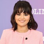 Selena Gomez abrazó la tendencia recortada con un vestido rosa de Barbie