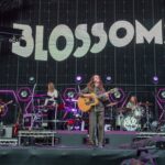 Audiencia evacuada en concierto de Blossoms en Stockport tras alarma de incendio