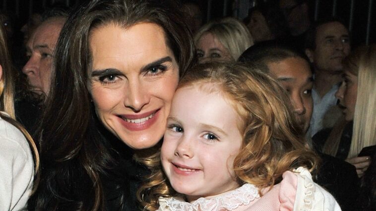 Brooke Shields acaba de hacer una rara aparición en la alfombra roja con su hija de 18 años