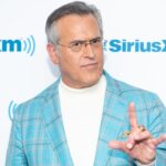 Bruce Campbell explica su Pizza Poppa Shock y por qué está contento de que 'Evil Dead: The Game' haya tardado tanto