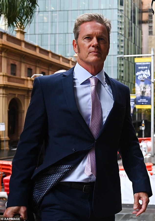 Vendido: Craig McLachlan ha vendido su apartamento de Sydney después de abandonar su demanda por difamación de alto perfil.  (En la foto en la Corte Suprema de Sídney el 12 de mayo)