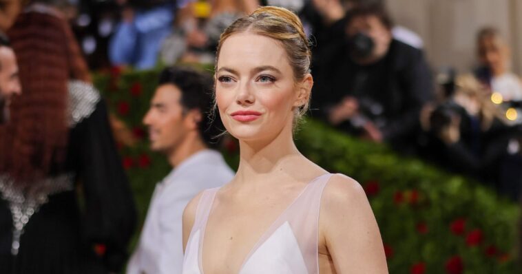 Emma Stone vuelve a usar su vestido de fiesta posterior a la boda en la Met Gala