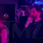 Fiestas de Scott Disick en NYC Strip Club durante la boda de Kourtney y Travis