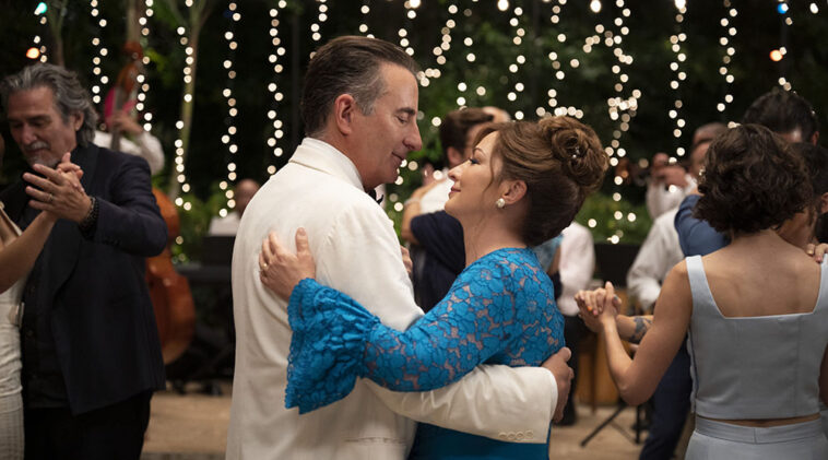 Gloria Estefan y Andy García revelan un secreto familiar en el tráiler del remake de 'El padre de la novia'