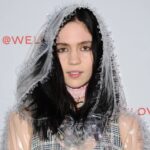 Grimes subasta accesorios de Met Gala para recaudar fondos para refugiados de Ucrania