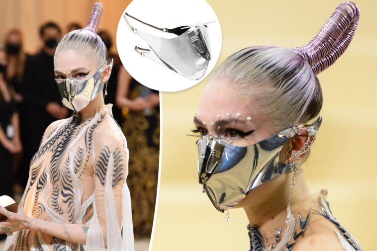 Grimes subasta sus accesorios Met Gala para ayudar a Ucrania