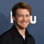 Joe Alwyn celebra el 'increíble' doctorado honorario de Taylor Swift