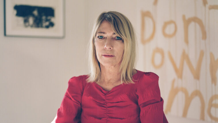 Kim Gordon hierve contra una crisis de vivienda que se avecina en la nueva canción 'Debt Collector'