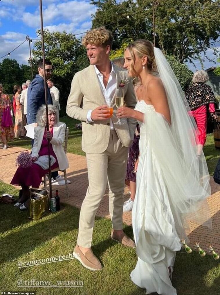 Felicidades: Tiffany Watson se ha casado con su novio Cameron McGeehan en una romántica ceremonia que tuvo lugar el domingo