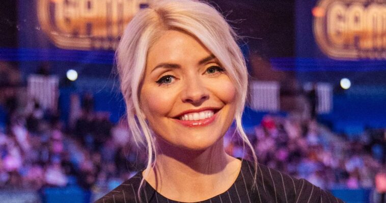 Los fanáticos de la televisión divididos ya que Holly Willoughby está en dos programas a la vez mientras ITV se enfrenta a la BBC