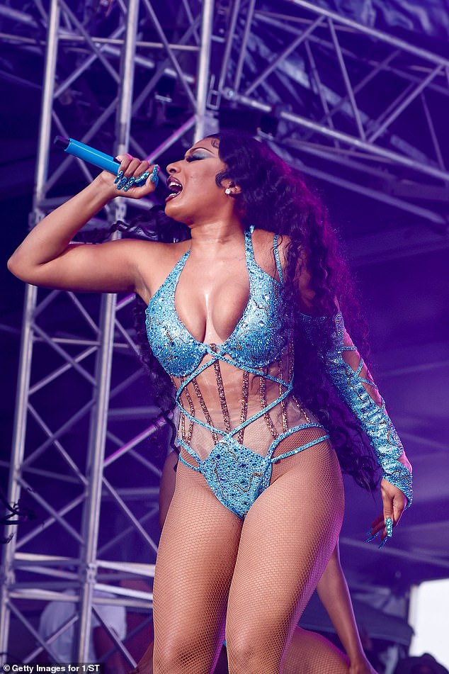 Chisporroteante: Megan Thee Stallion hizo una exhibición chisporroteante mientras actuaba en el Festival Culinario, de Arte y Música Preakness LIVE 2022, que se llevó a cabo en el hipódromo de Pimlico en Baltimore, Maryland