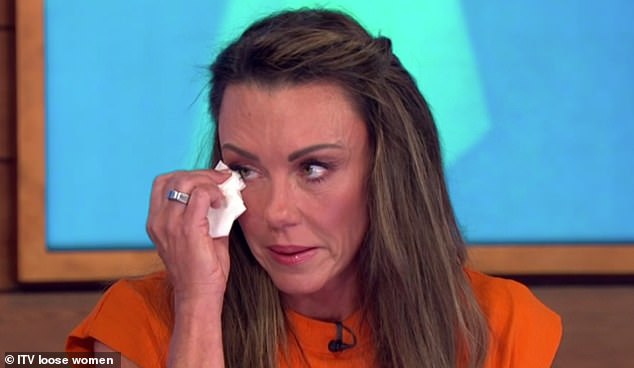 'Me avergüenzas de ti': Michelle Heaton rompió a llorar en Loose Women el jueves mientras leía una emotiva carta que su esposo Hugh Hanley le escribió en rehabilitación