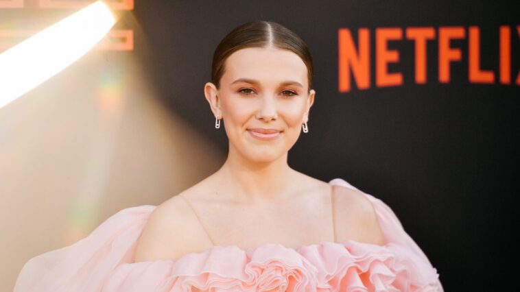 Millie Bobby Brown se puso rubia vainilla almendra para el estreno de Stranger Things 4