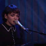 Mira a Norah Jones volver a visitar el exitoso sencillo 'Don't Know Why' en 'Fallon'