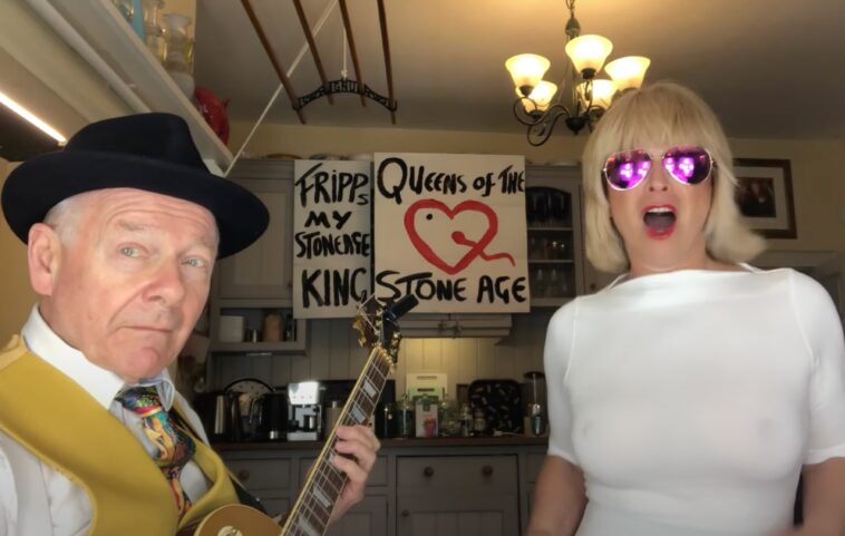 Mira a Toyah Willcox y Robert Fripp versionar 'No One Knows' de Queens Of The Stone Age