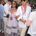 Elegante: Naomi Campbell, de 52 años, caminó del brazo con Ernesto Bertarelli el domingo mientras la pareja asistía al Gran Premio de F1 de Mónaco.
