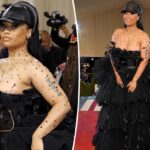 Nicki Minaj camina por la alfombra roja de Met Gala 2022 con 'las tetas saltando'