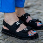 Si te gustan las sandalias de papá de Chanel, entonces te encantarán estas asequibles versiones de la calle.