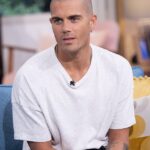 Desamor: Max George detalló cómo todavía envía mensajes de texto a su difunto compañero de banda Tom Parker, dos meses después de la muerte del cantante por cáncer cerebral a los 33 años.