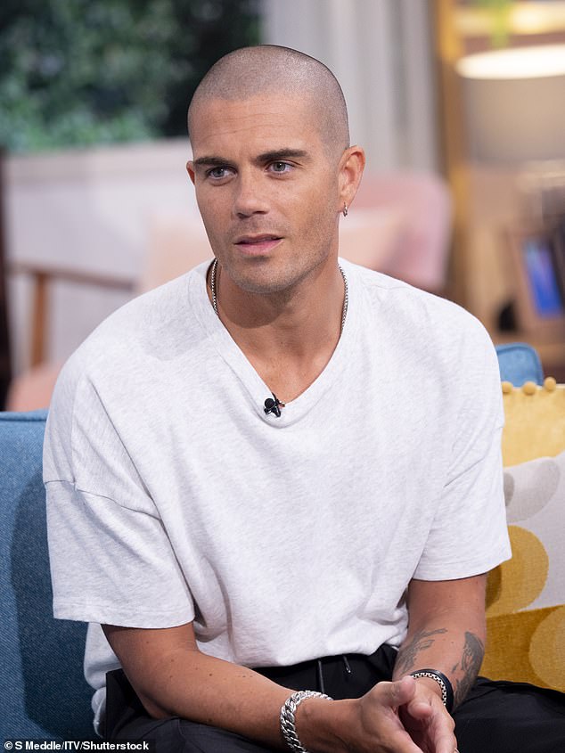 Desamor: Max George detalló cómo todavía envía mensajes de texto a su difunto compañero de banda Tom Parker, dos meses después de la muerte del cantante por cáncer cerebral a los 33 años.