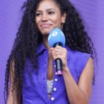 Feliz: Vick Hope lucía muy animada el domingo mientras continuaba mostrando su enorme anillo de compromiso durante el Gran Fin de Semana de BBC Radio 1 en Coventry