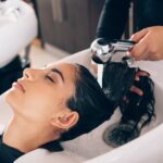 ¿Deberías lavarte el cabello antes de un corte de pelo?  Un estilista opina