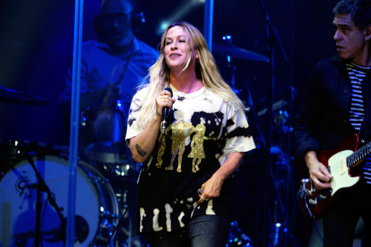 Alanis Morissette Pays Homage to Former Bandmate Taylor Hawkins in London