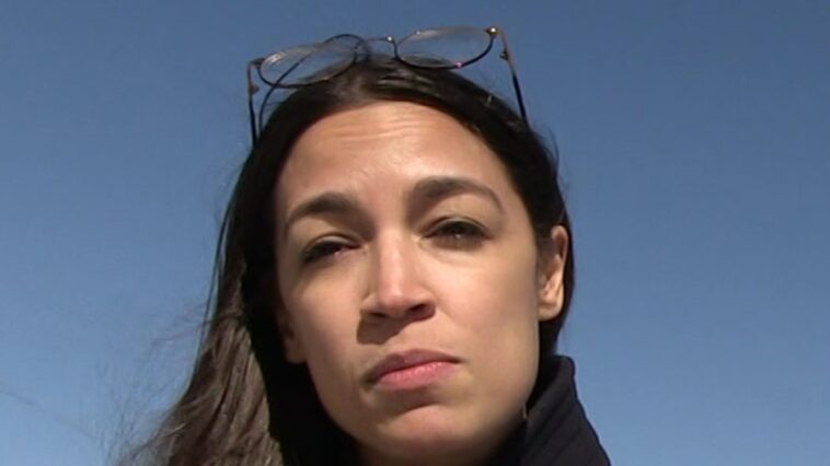 Alexandria Ocasio-Cortez comparte su historia de violación en protesta en Nueva York