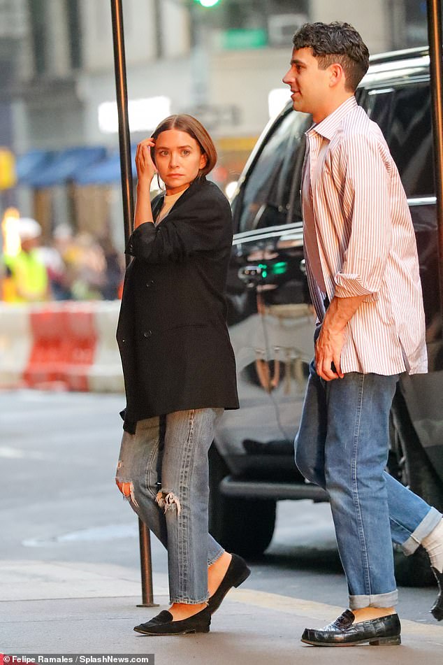 Cena de cumpleaños: Ashley Olsen celebró su cumpleaños número 36 el lunes por la noche con una cena en el restaurante especializado en carnes The Grill en la ciudad de Nueva York con su novio Louis Eisner, de 33 años.