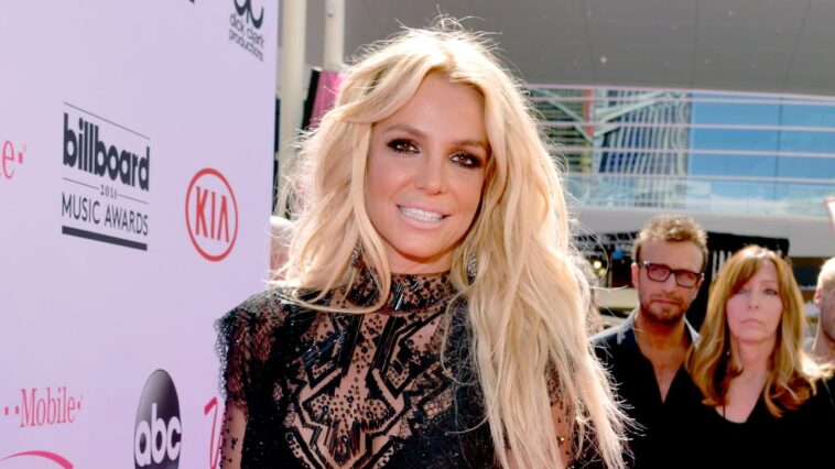 Britney Spears dice que su hermano no fue invitado a su boda